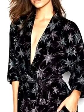 Victoria secret Women's Black Star-Print Velvet Robe